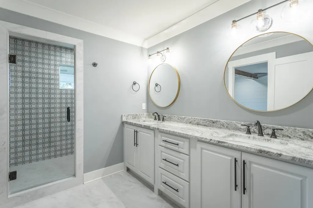 New lighting in Bathroom